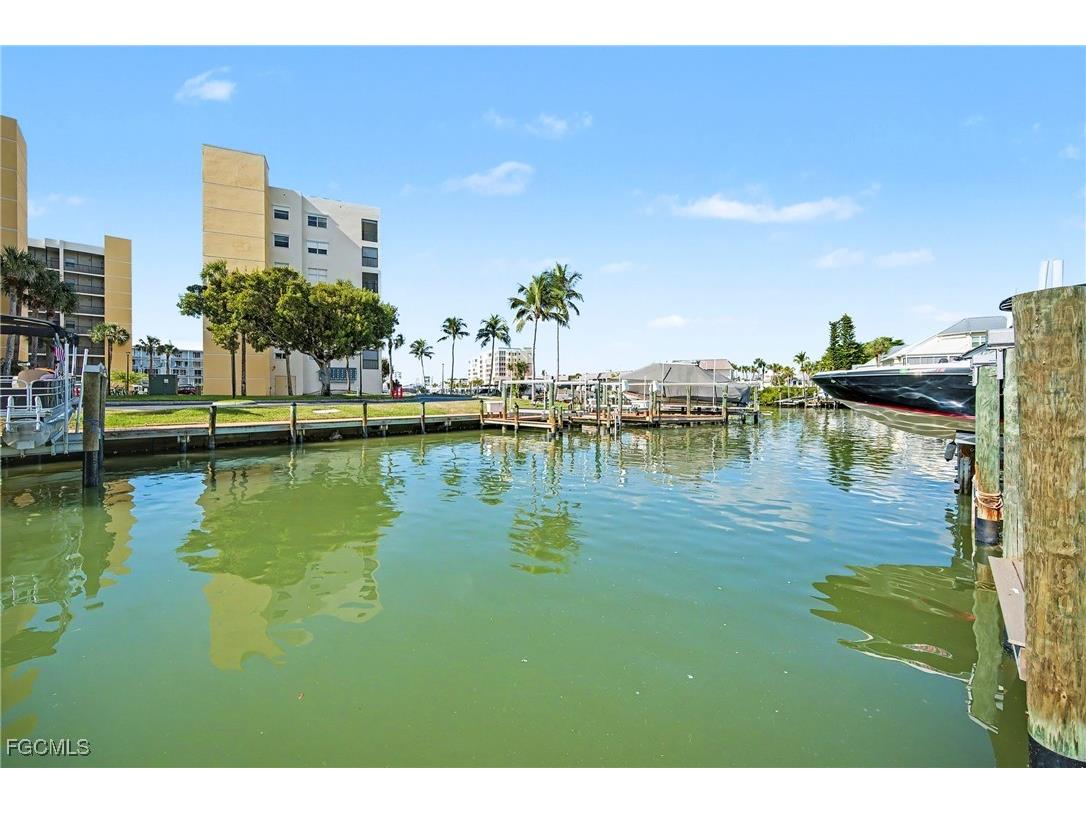 4351 Bay Beach Lane Fort Myers Beach FL 33931 2025024874 image5