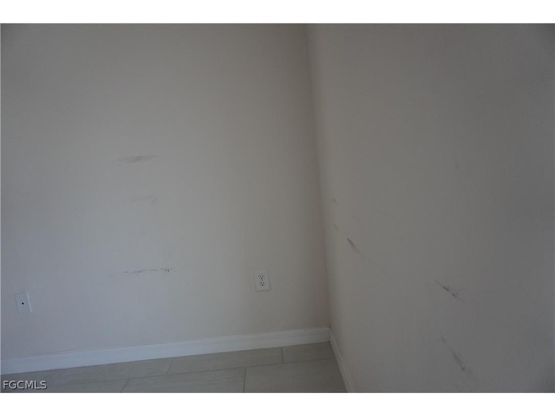 4351 Country Club Boulevard Cape Coral FL 33904 2026009041 image8