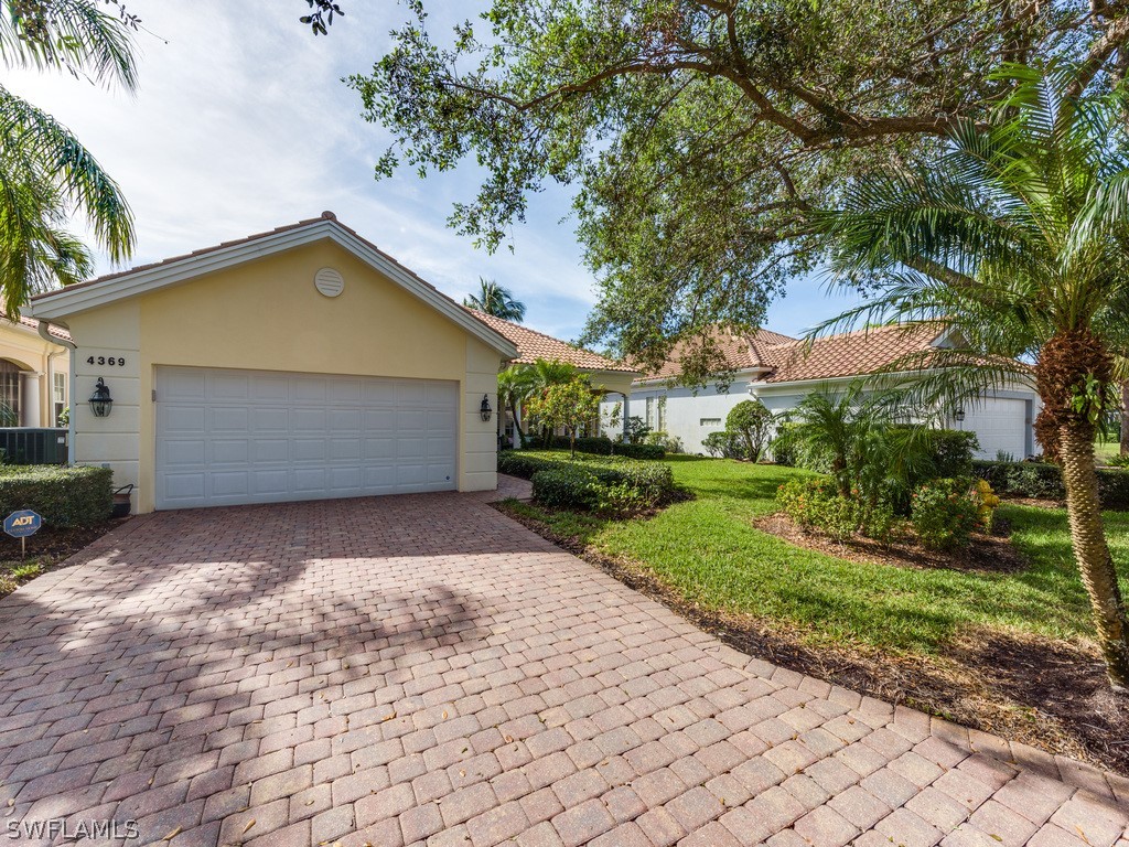 4369 Queen Elizabeth Way Naples FL 34119 222082264 image1