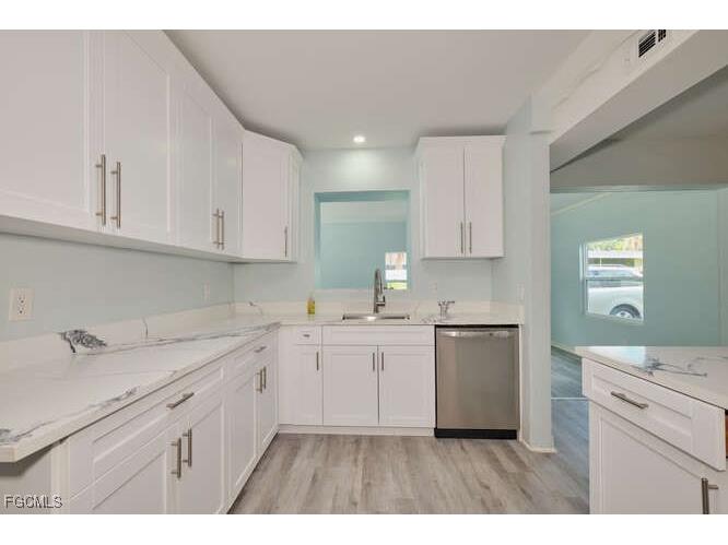 4370 Deleon Street Fort Myers FL 33901 2025005778 image12