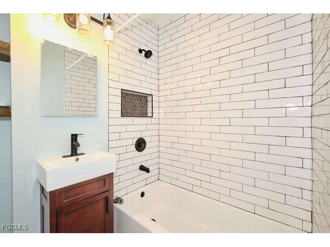 4370 Deleon Street Fort Myers FL 33901 2026004024 image33