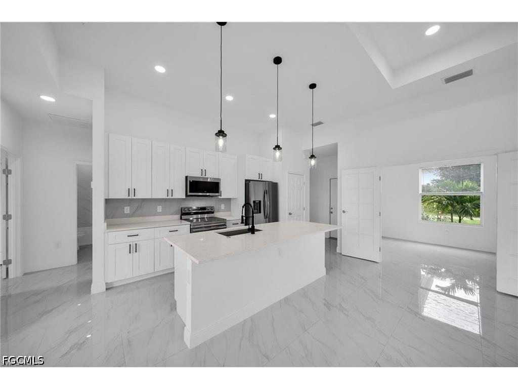 438 Poplar Street Lehigh Acres FL 33974 2026025818 image5