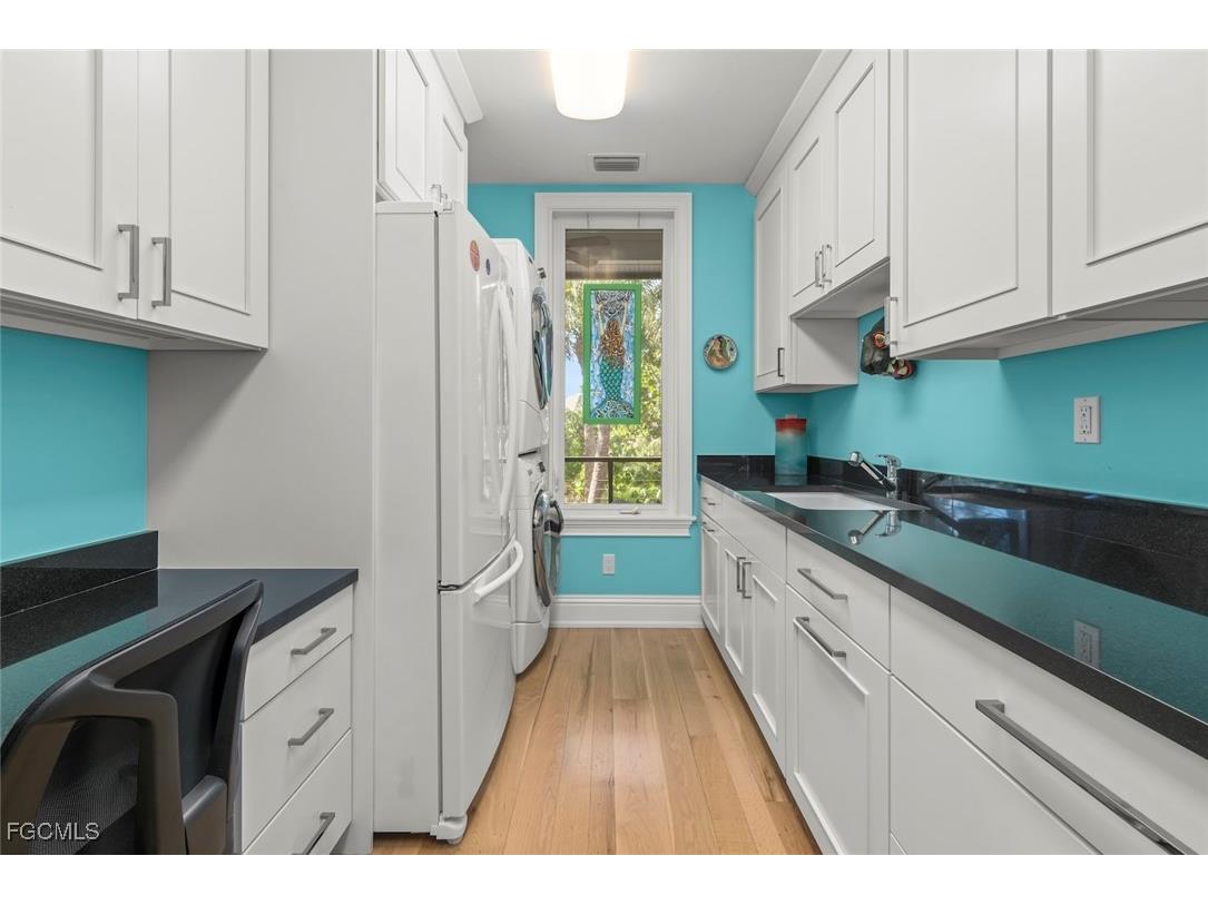 4383 Gulf Pines Drive Sanibel FL 33957 2025019643 image44