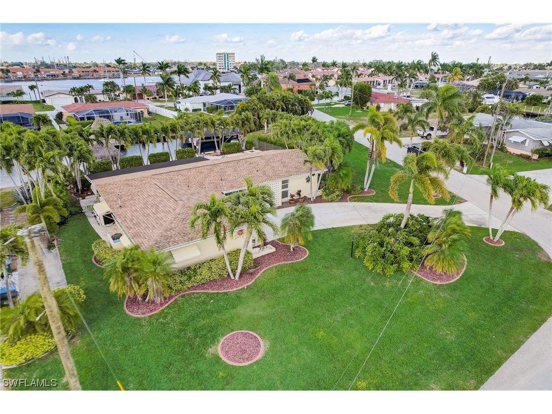 439 Pinecrest Court Cape Coral FL 33904 224010791 image1