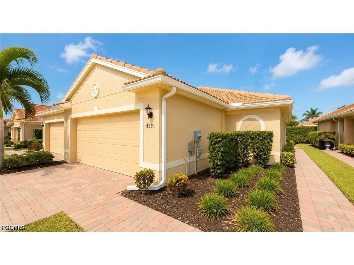 4391 Dutchess Park Road Fort Myers FL 33916 2026020475 image2