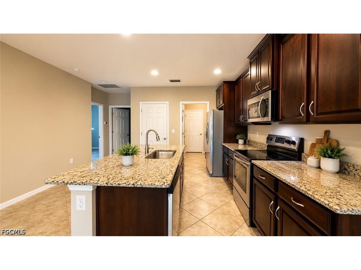 4391 Dutchess Park Road Fort Myers FL 33916 2026020475 image3