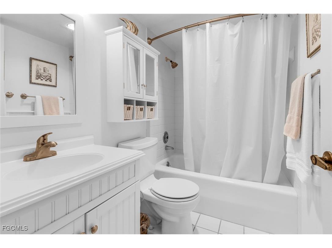 4396 Bowsprit Court #2E Fort Myers FL 33919 2025008463 image16