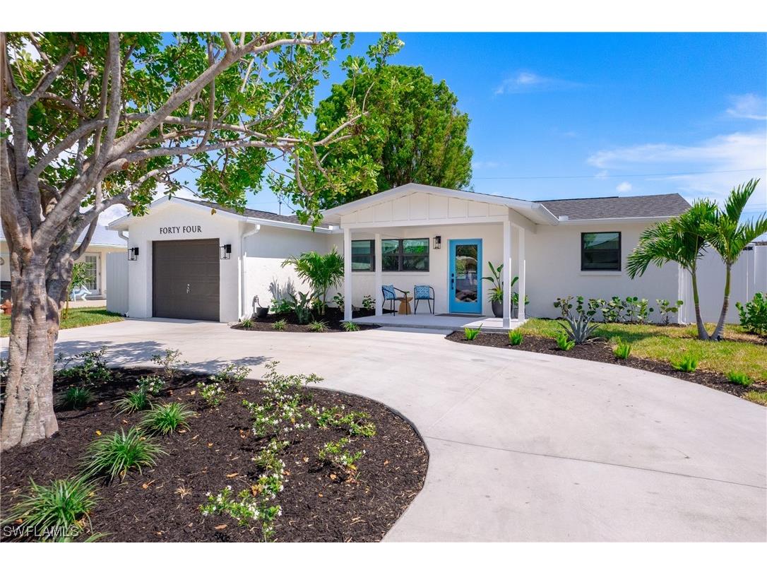 44 1st Street Bonita Springs FL 34134 223037904 image1