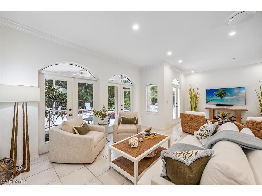 440 2nd Street S #101 Naples FL 34102 224011397 image1