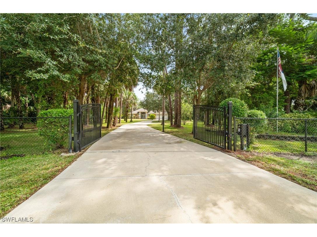 440 9th Street NW Naples FL 34120 223074310 image1