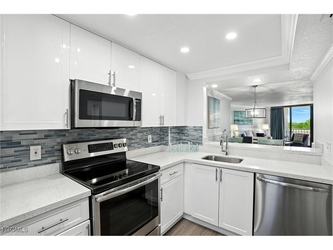 440 Seaview Court #201 Marco Island FL 34145 2025007481 image1