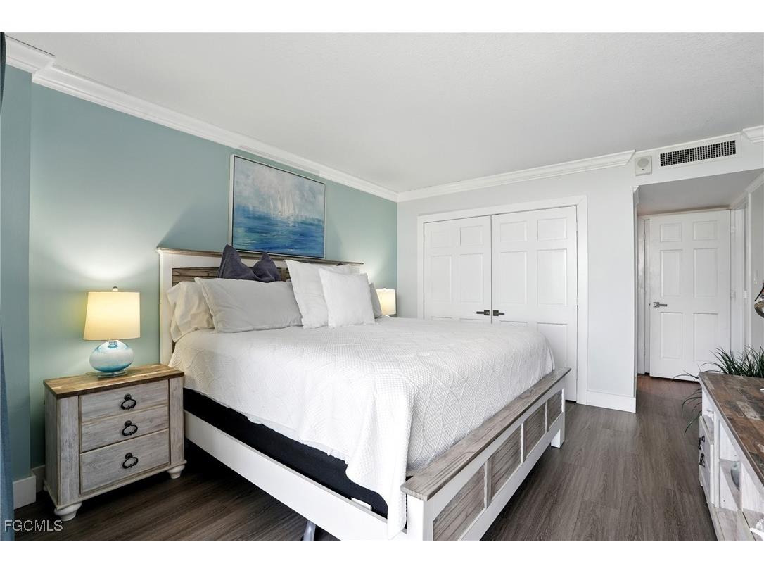 440 Seaview Court #201 Marco Island FL 34145 2025007481 image18