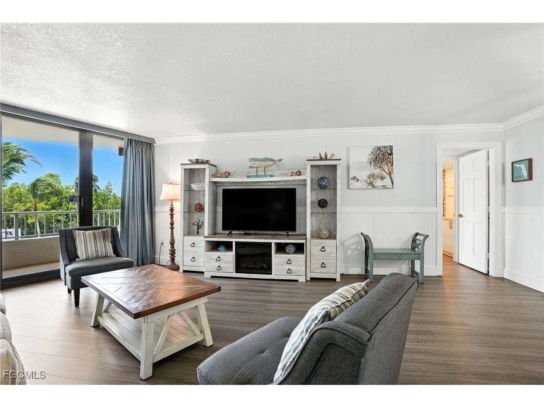 440 Seaview Court #201 Marco Island FL 34145 2025007481 image3