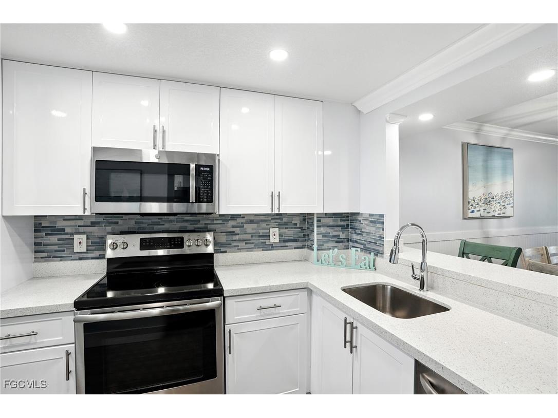 440 Seaview Court #201 Marco Island FL 34145 2025007481 image4