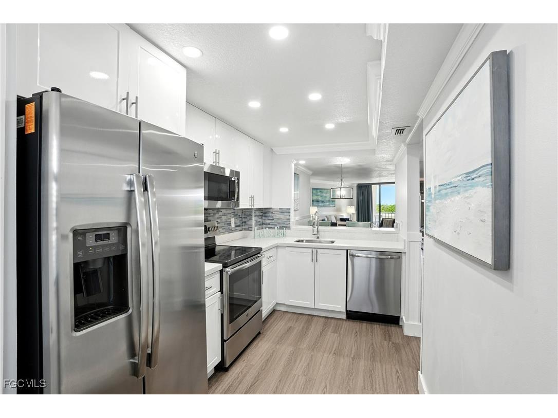 440 Seaview Court #201 Marco Island FL 34145 2025007481 image5