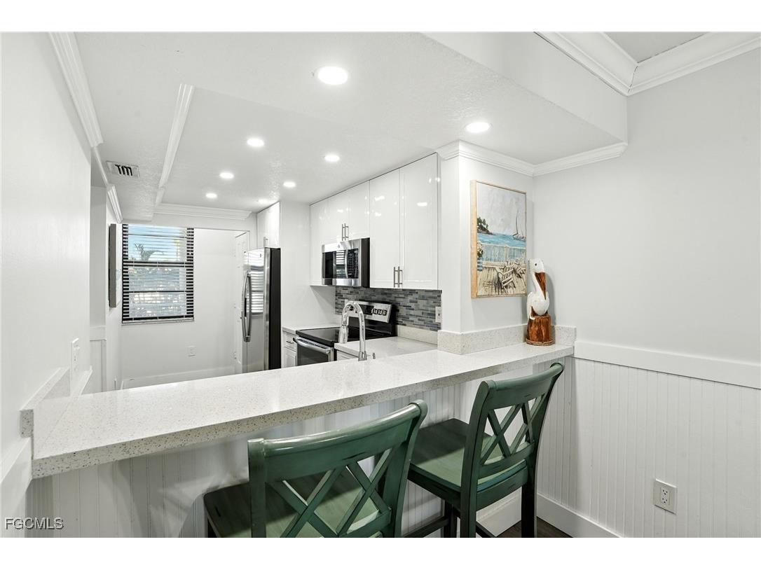 440 Seaview Court #201 Marco Island FL 34145 2025007481 image8