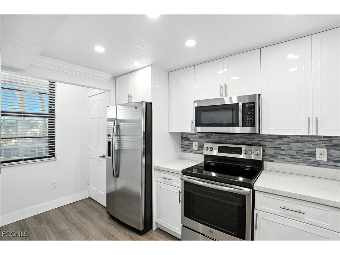 440 Seaview Court #201 Marco Island FL 34145 2025007481 image9