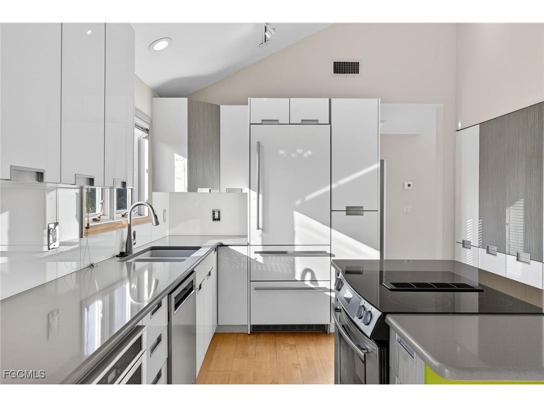 4400 Gulf Pines Drive Sanibel FL 33957 2025019882 image16