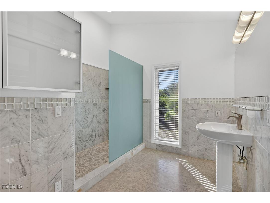 4400 Gulf Pines Drive Sanibel FL 33957 2025019882 image22