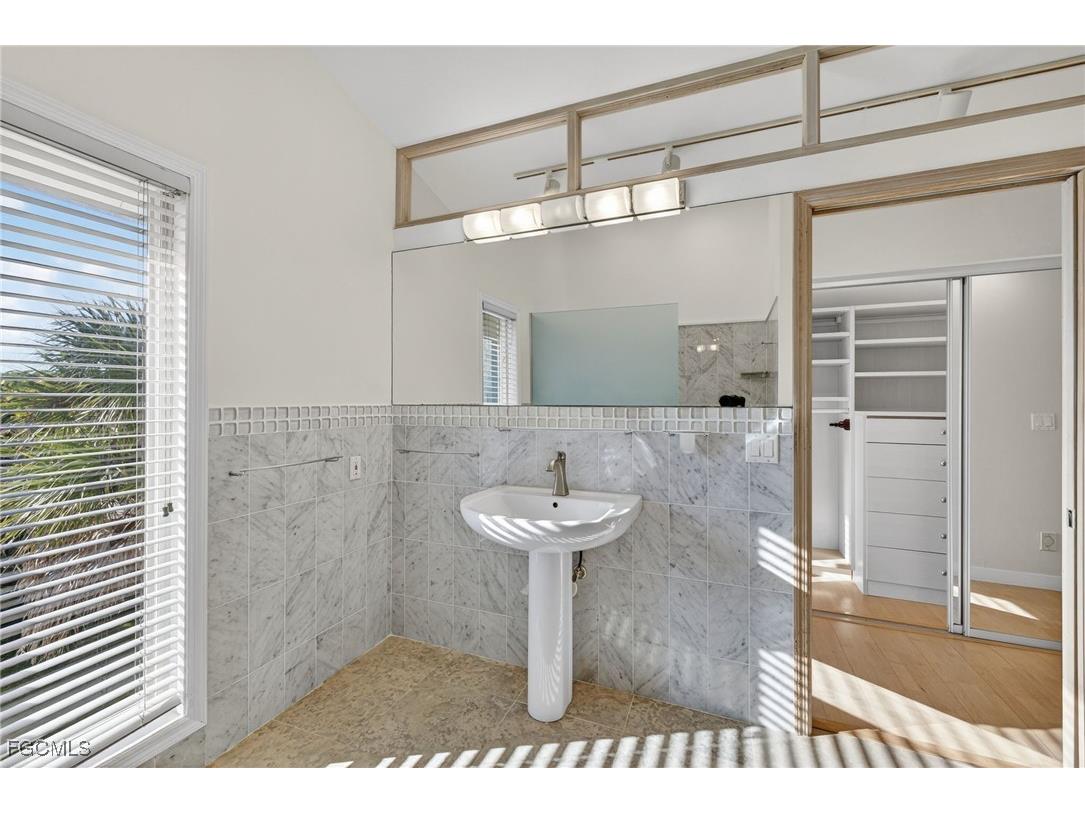 4400 Gulf Pines Drive Sanibel FL 33957 2025019882 image23