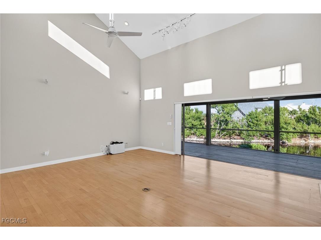 4400 Gulf Pines Drive Sanibel FL 33957 2025019882 image9