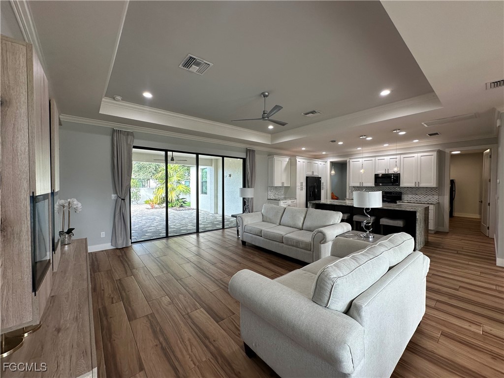 4402 Chiquita Boulevard S Cape Coral FL 33914 2025018625 image7