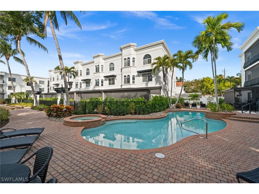 441 4th Avenue S #304 Naples FL 34102 226006139 image1