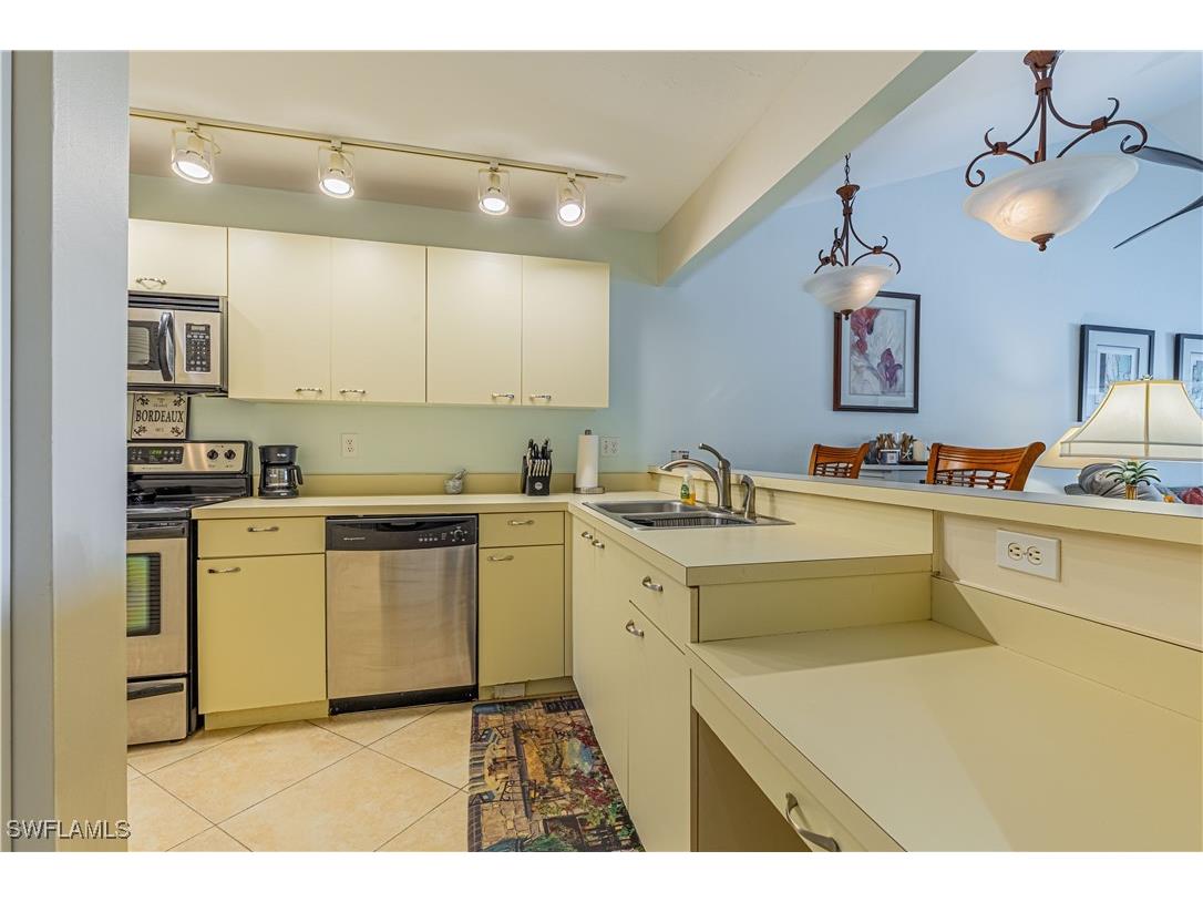 4410 Chantelle Drive #H-205 Naples FL 34112 225082413 image7