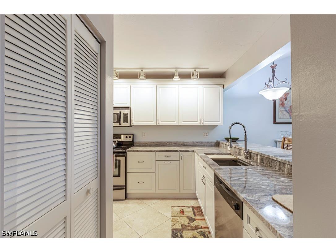 4410 Chantelle Drive #H-205 Naples FL 34112 226015006 image10