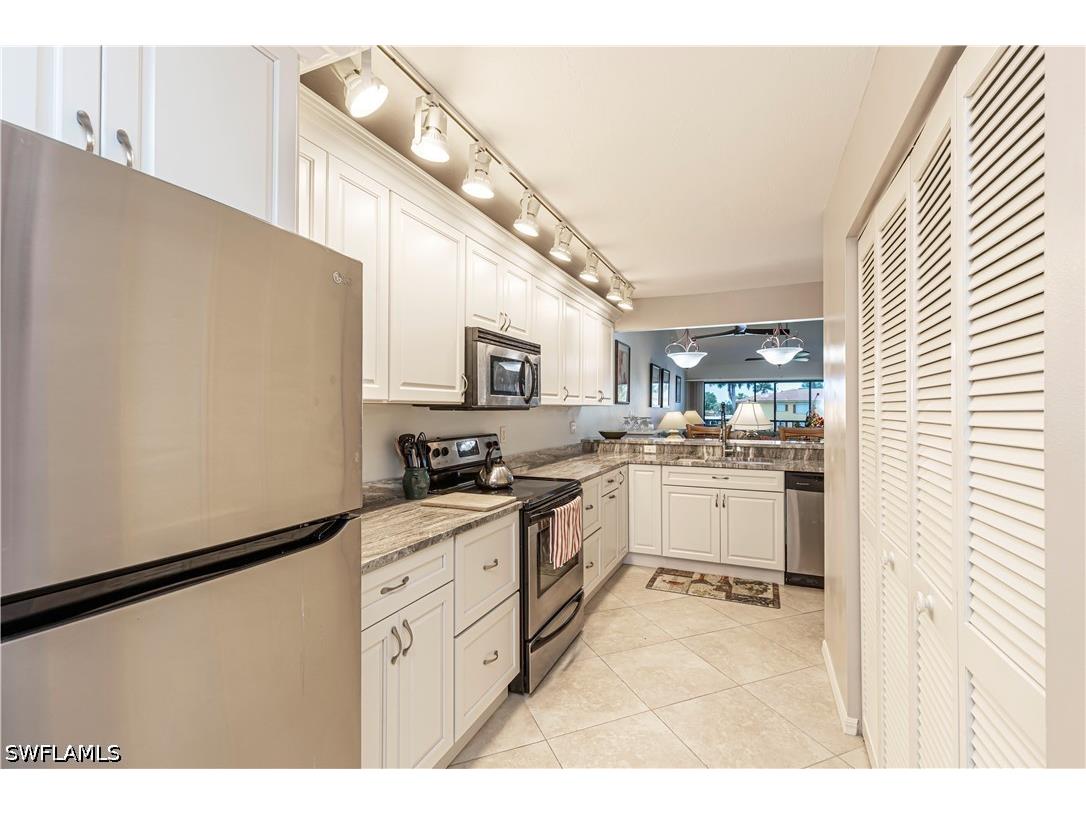 4410 Chantelle Drive #H-205 Naples FL 34112 226015006 image11