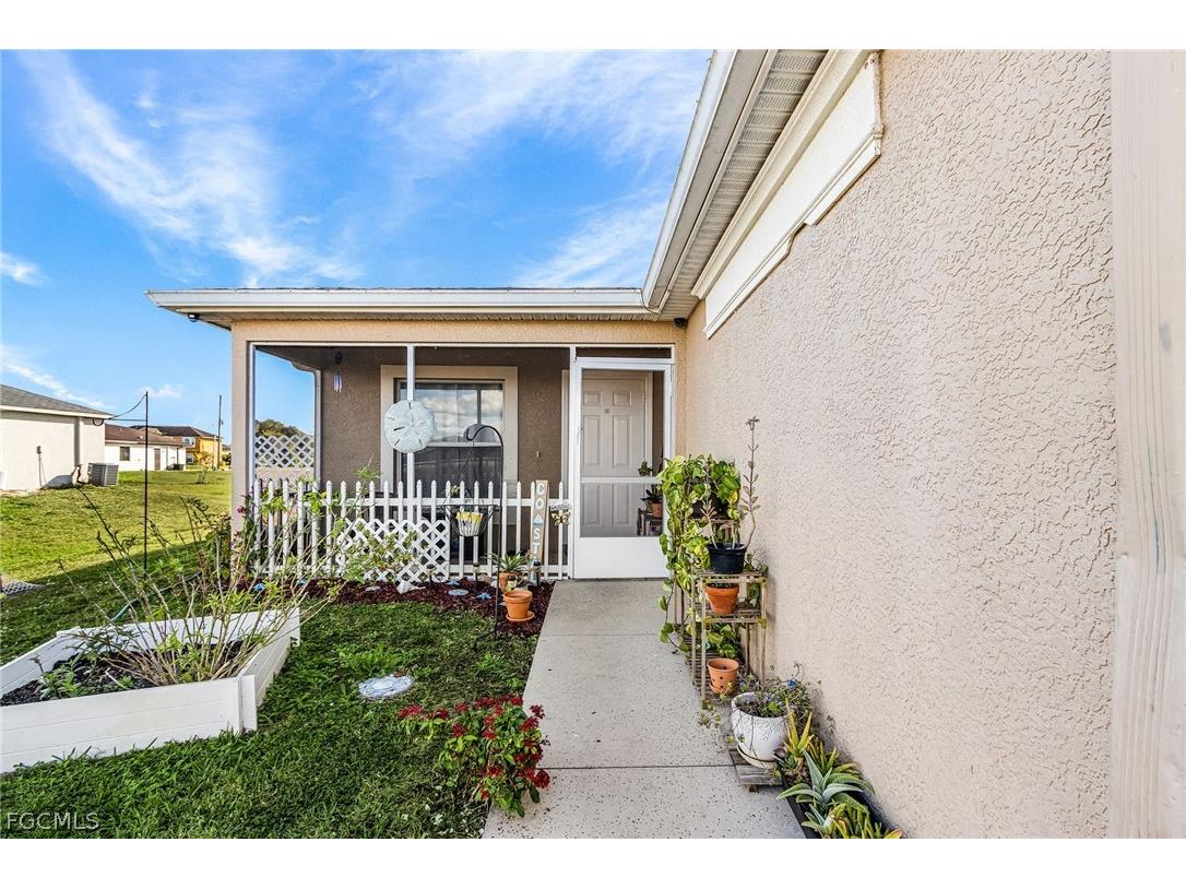 4409 & 4411 22nd Street SW Lehigh Acres FL 33973 2026008219 image2