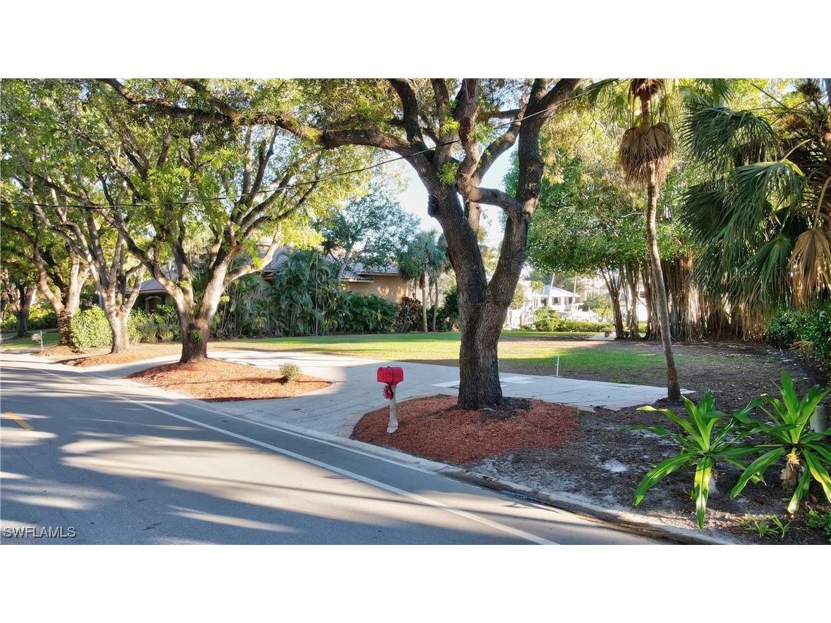 442 18th Avenue S Naples FL 34102 225083000 image1