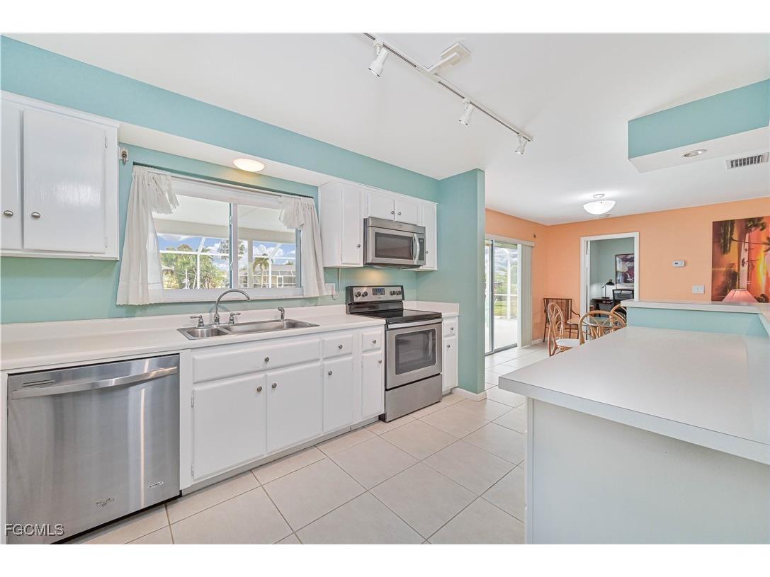 4421 SE 1st Avenue Cape Coral FL 33904 2025024941 image13