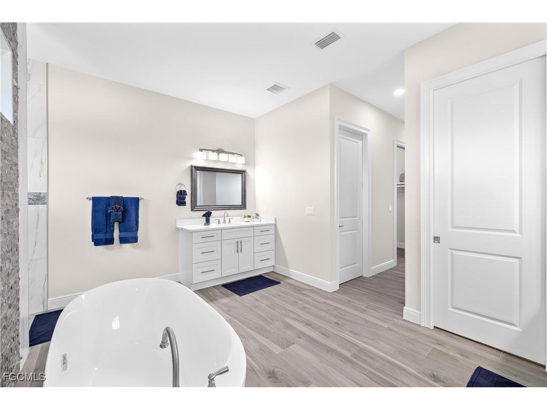 4424 SW 18th Place Cape Coral FL 33914 2025009238 image32