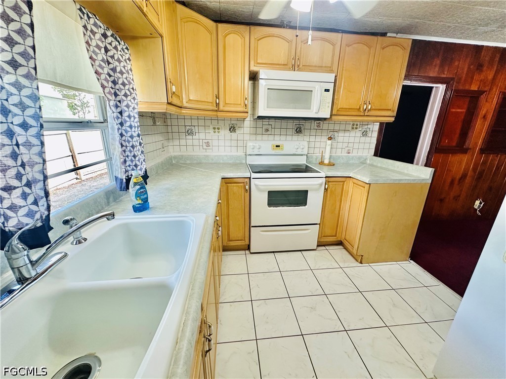 4428 Bessie Avenue Fort Myers FL 33905 2026017500 image4