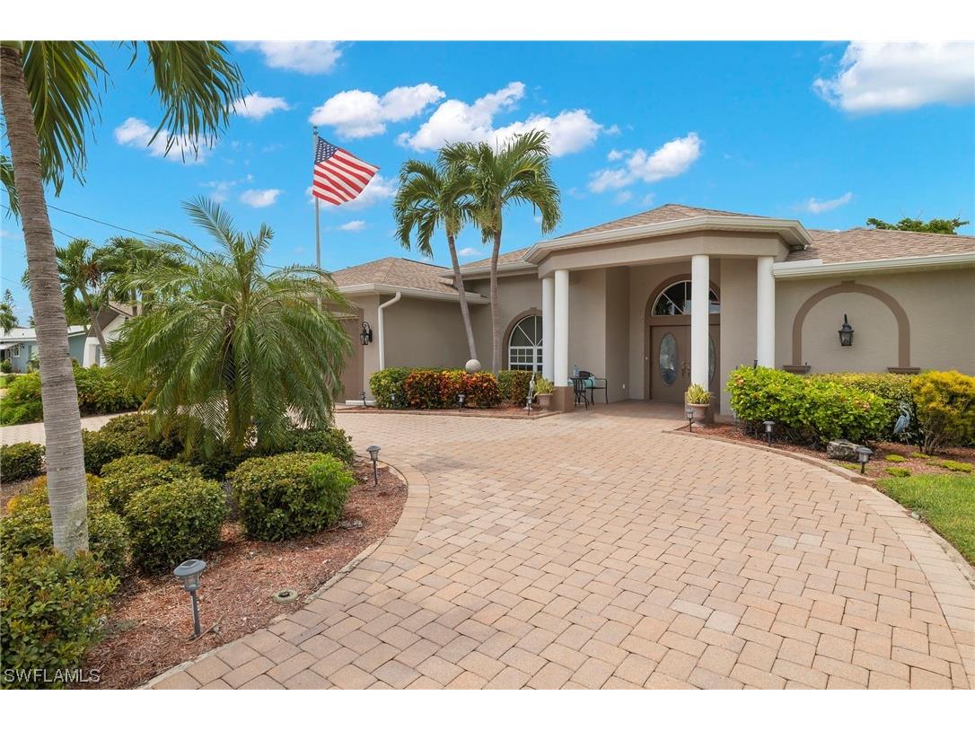 4428 Country Club Boulevard Cape Coral FL 33904 223065625 image1