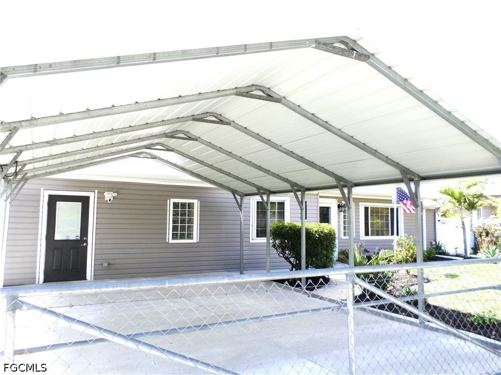 4436 Poinsettia Street Fort Myers FL 33905 2026016861 image2