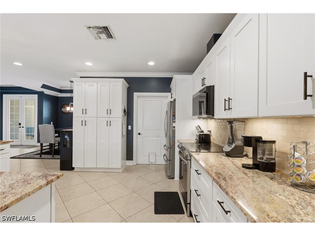 445 12th Avenue NW Naples FL 34120 226013440 image6