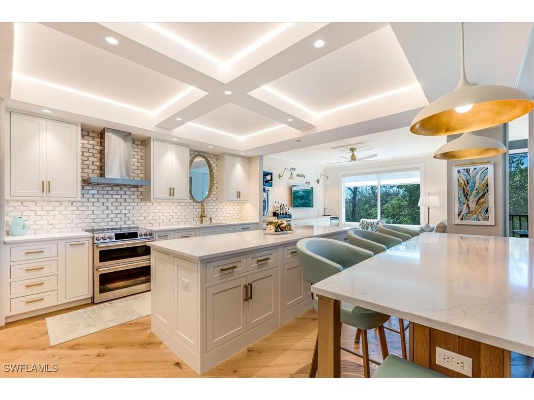 445 Cove Tower Drive #302 Naples FL 34110 225030036 image2