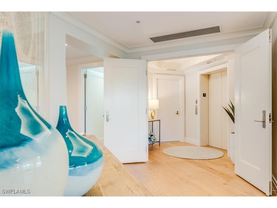 445 Cove Tower Drive #302 Naples FL 34110 225030036 image5