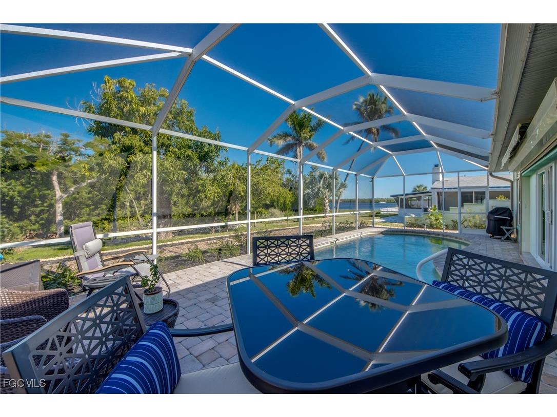 445 Donora Boulevard Fort Myers Beach FL 33931 2025015200 image1