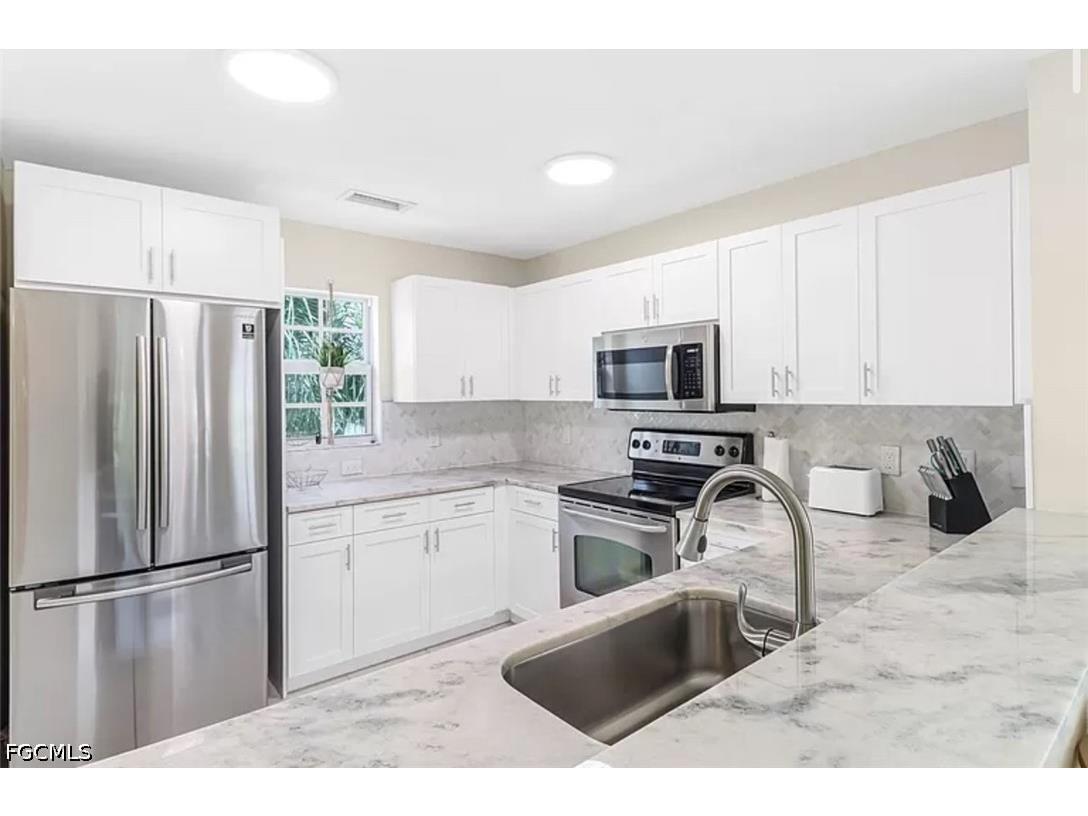 4450 Botanical Place Circle #6 Naples FL 34112 2026018542 image3