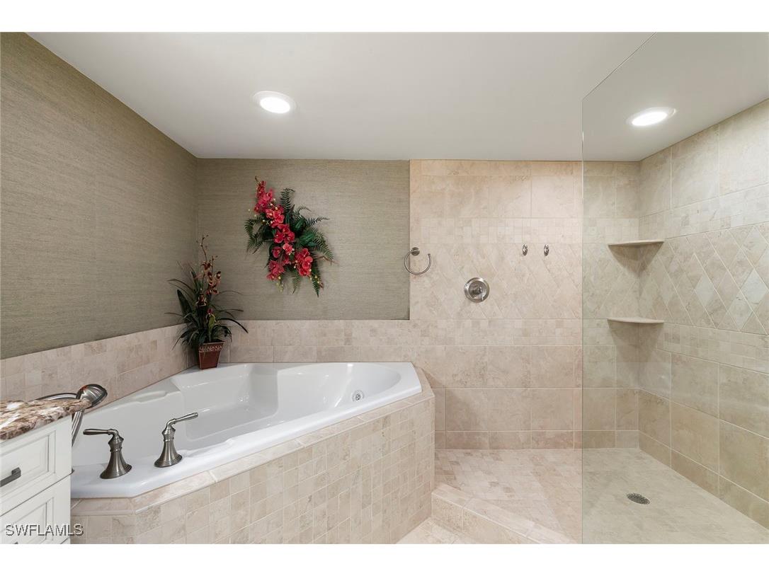 4451 Gulf Shore Boulevard N #1704 Naples FL 34103 226001357 image15