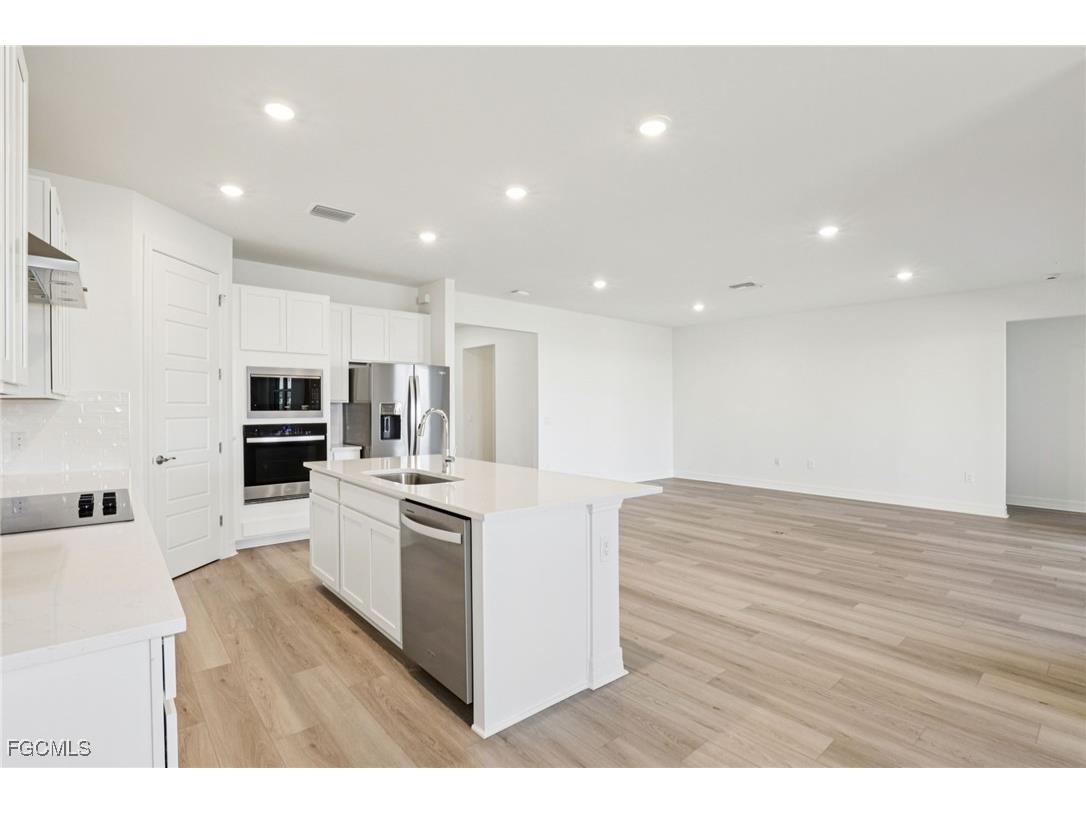 44512 Frontier Drive Punta Gorda FL 33982 2025017941 image16