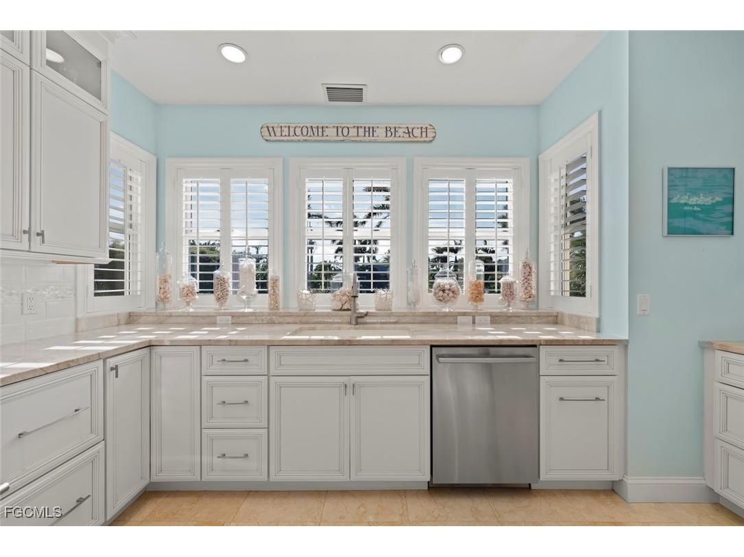 4452 Waters Edge Lane Sanibel FL 33957 2025024804 image14