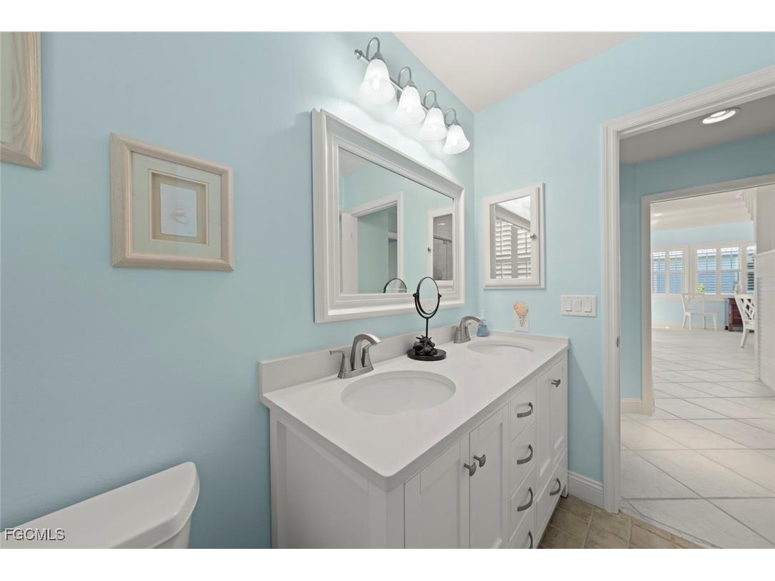 4452 Waters Edge Lane Sanibel FL 33957 2025024804 image18