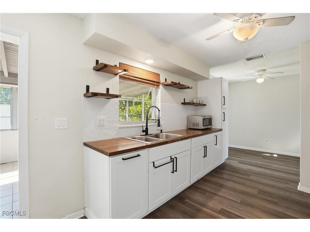 446 El Dorado Parkway E Cape Coral FL 33904 2026002983 image3