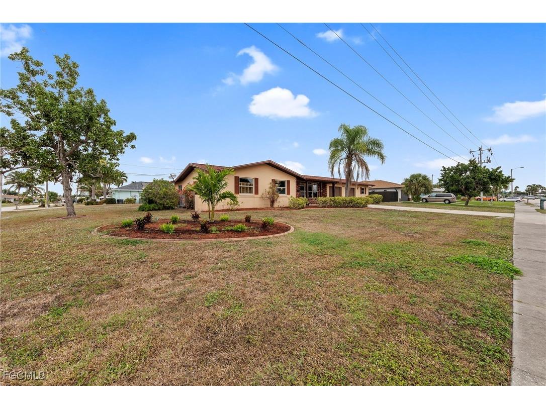 4464 Coronado Parkway Cape Coral FL 33904 2025022388 image1