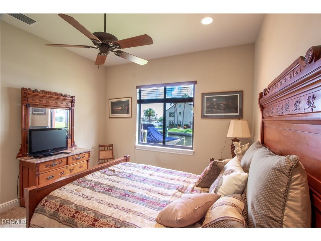 447 Avalon Drive Cape Coral FL 33904 2025024489 image28