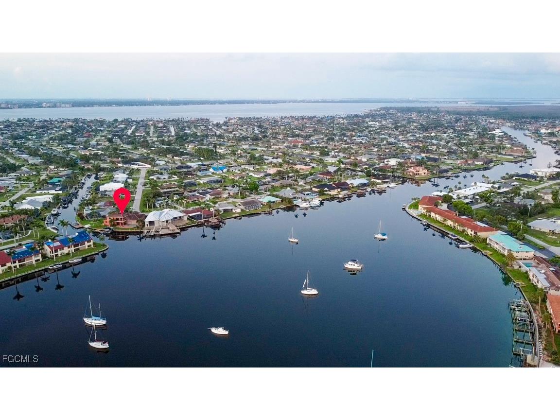 447 Avalon Drive Cape Coral FL 33904 2025024489 image3